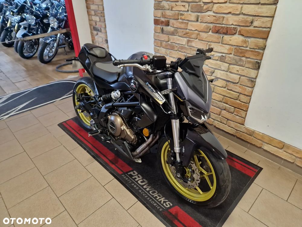 QJMOTOR SRK 700 - 3