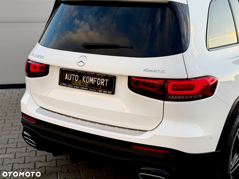 Mercedes-Benz GLB 250 4-Matic AMG Line 8G-DCT - 22