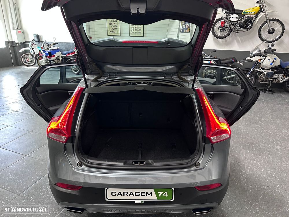Volvo V40 Cross Country 2.0 D3 Plus - 14