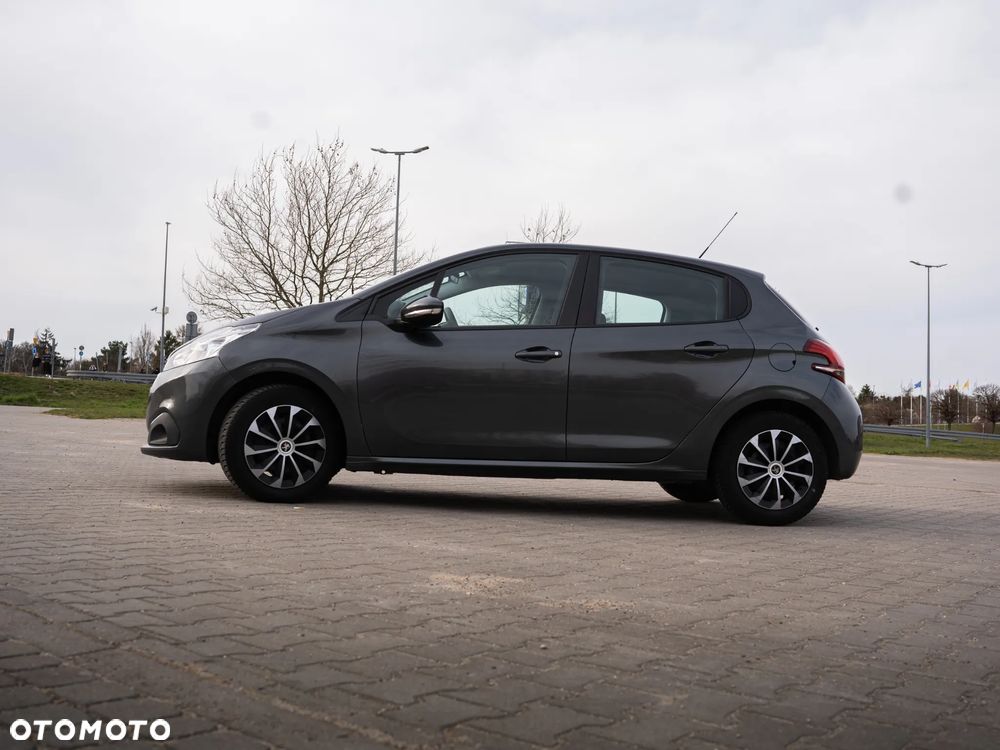 Peugeot 208 - 5