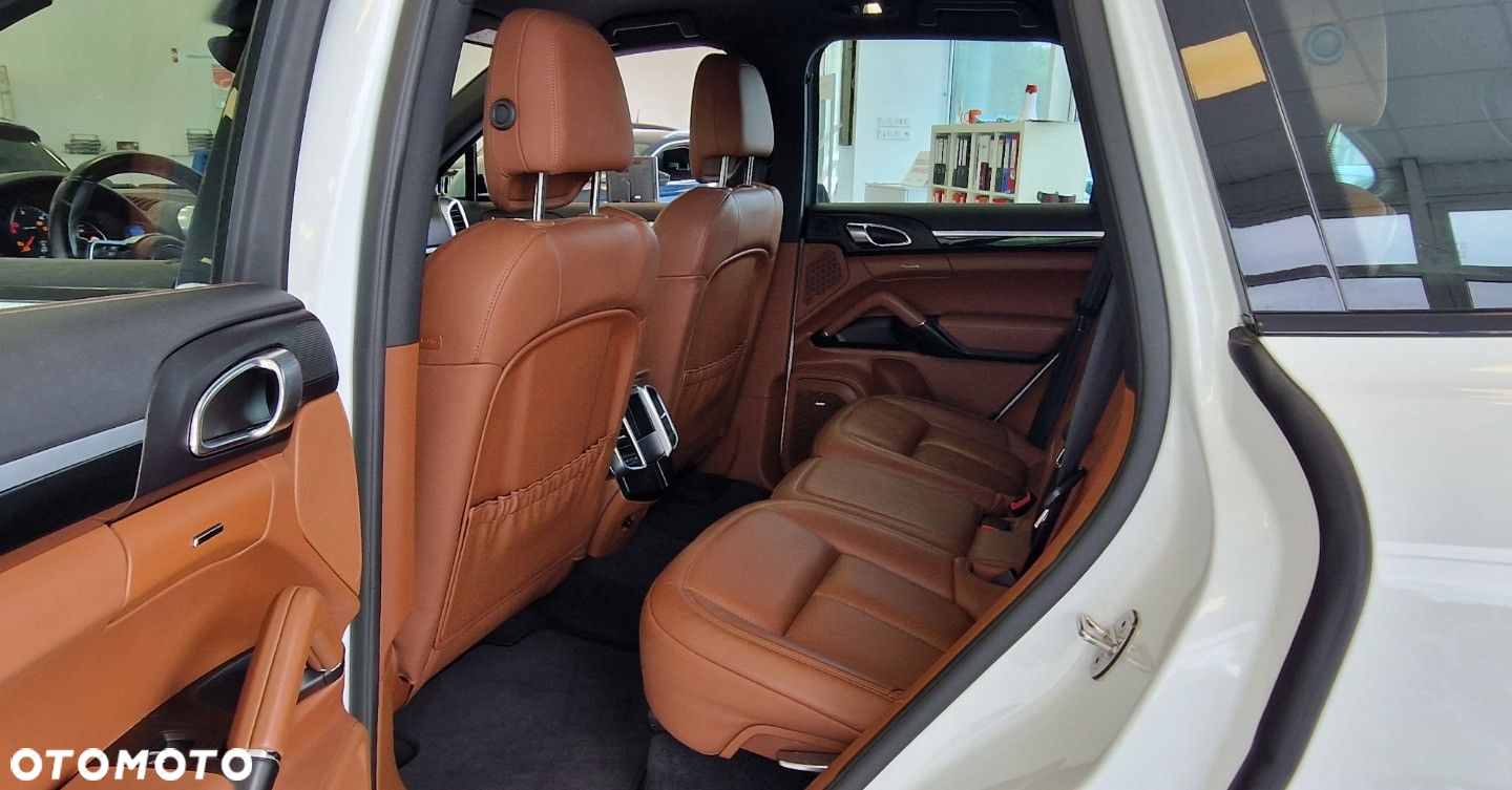 Porsche Cayenne - 20