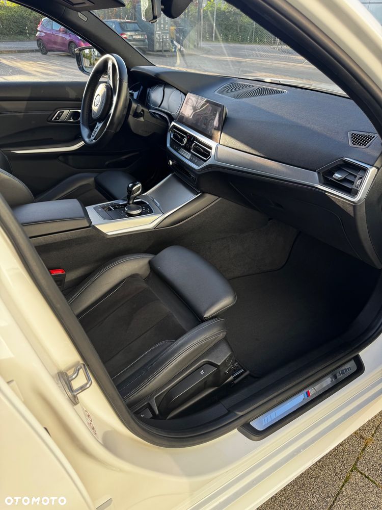 BMW Seria 3 318i M Sport - 8