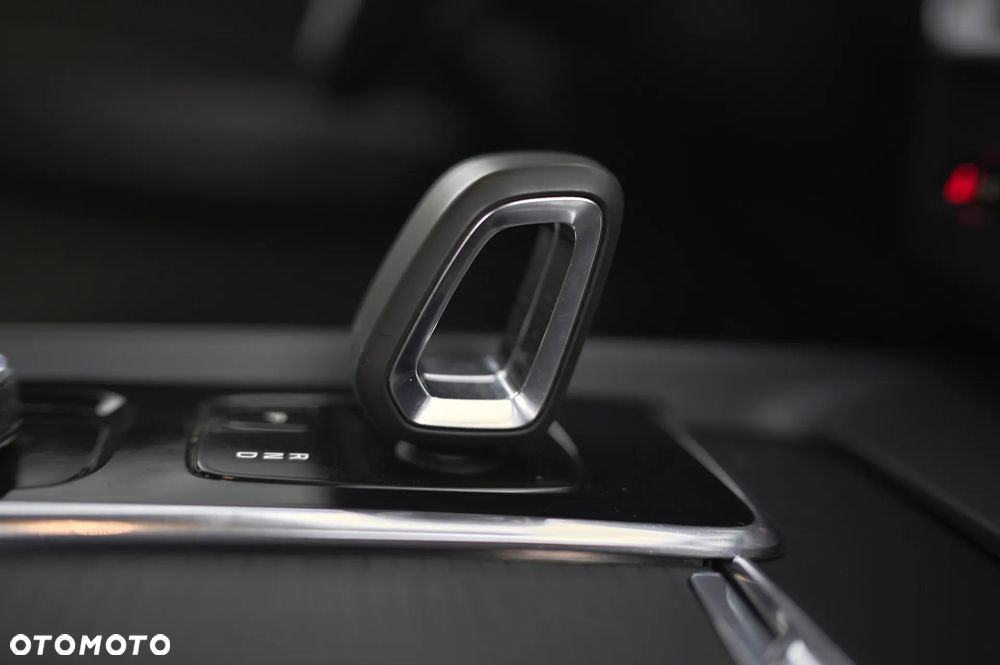 Volvo XC 60 D4 Momentum Pro - 30