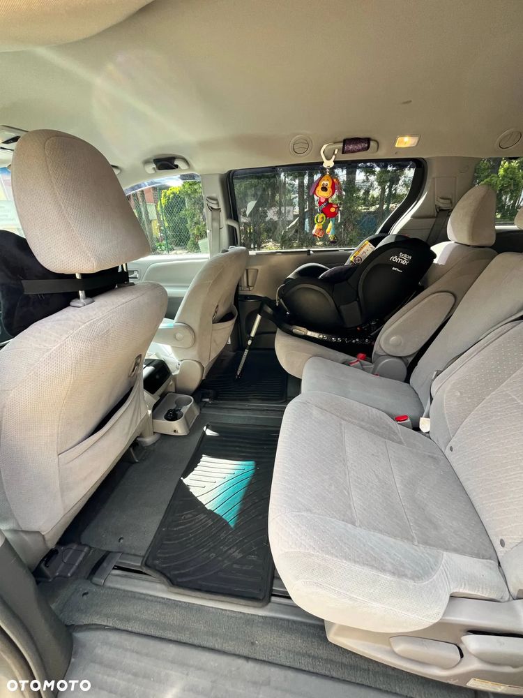 Toyota Sienna - 16