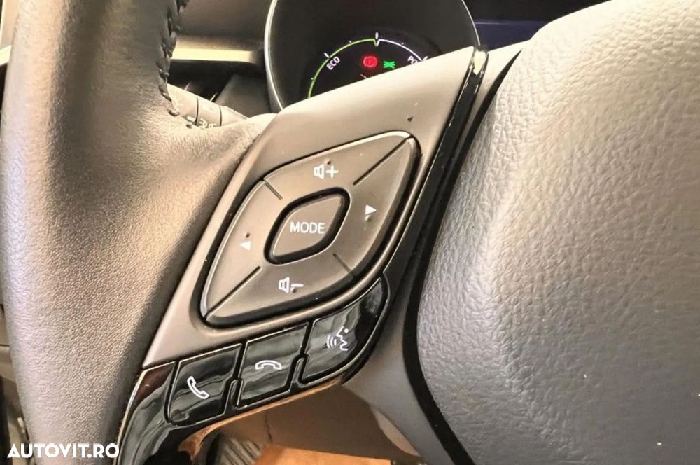 Toyota C-HR 2.0 HSD 184 CP 4x2 CVT Classy Bi-Tone - 11