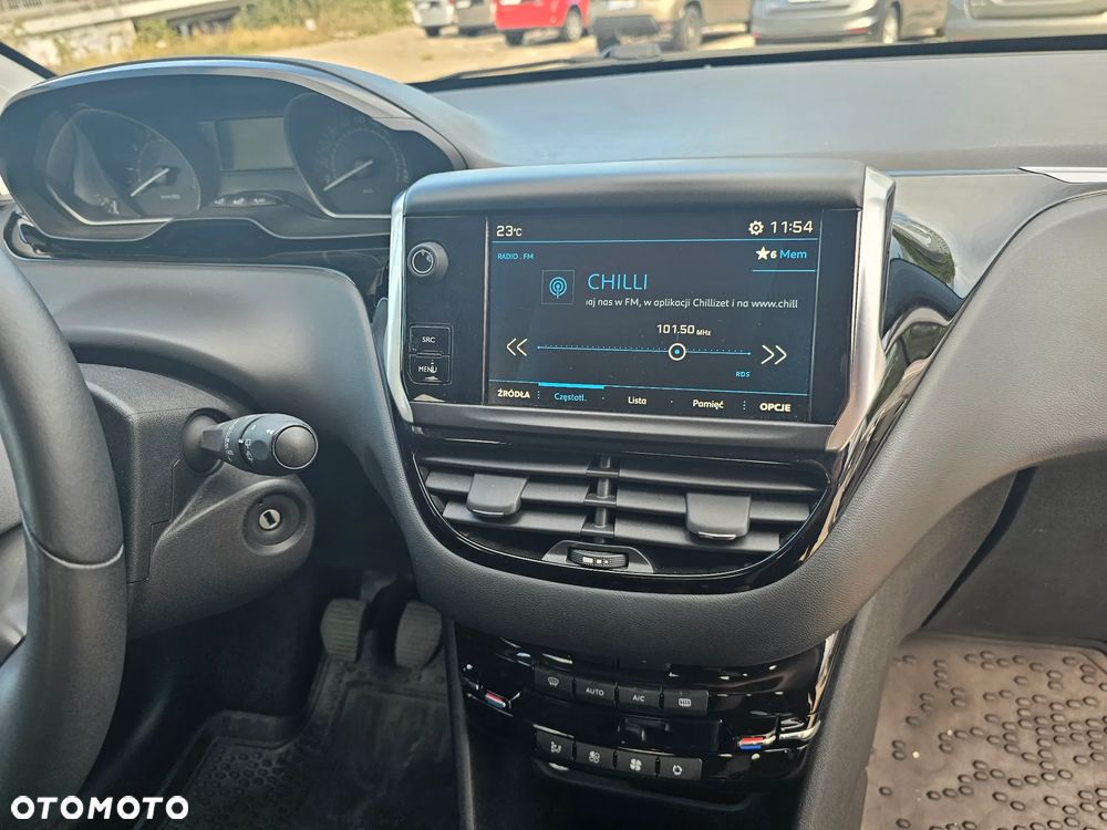 Peugeot 208 1.2 PureTech GPF Signature S&S - 12