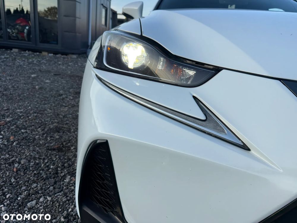 Lexus IS 200t / 300 F Sport - 15