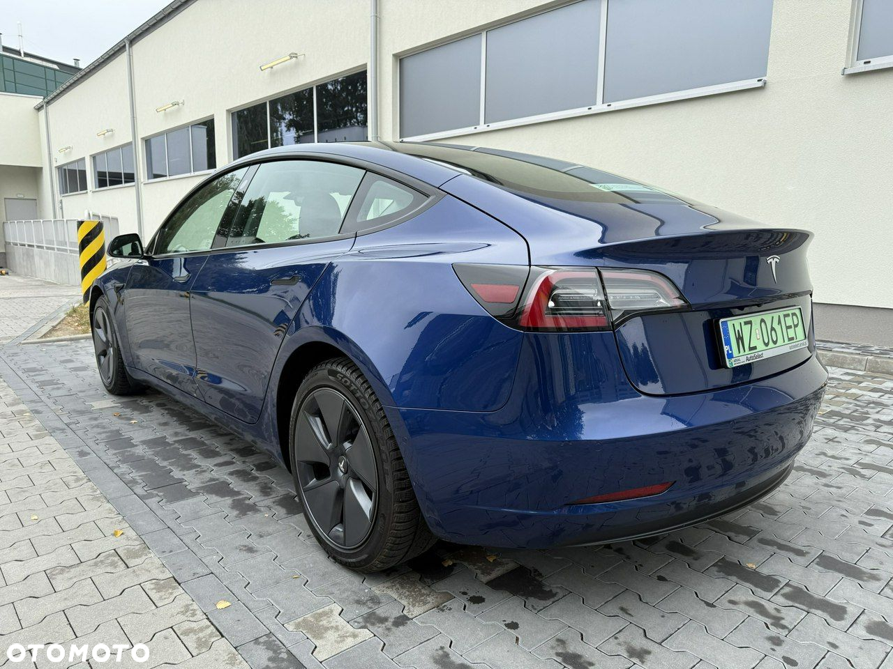 Tesla Model 3 - 4