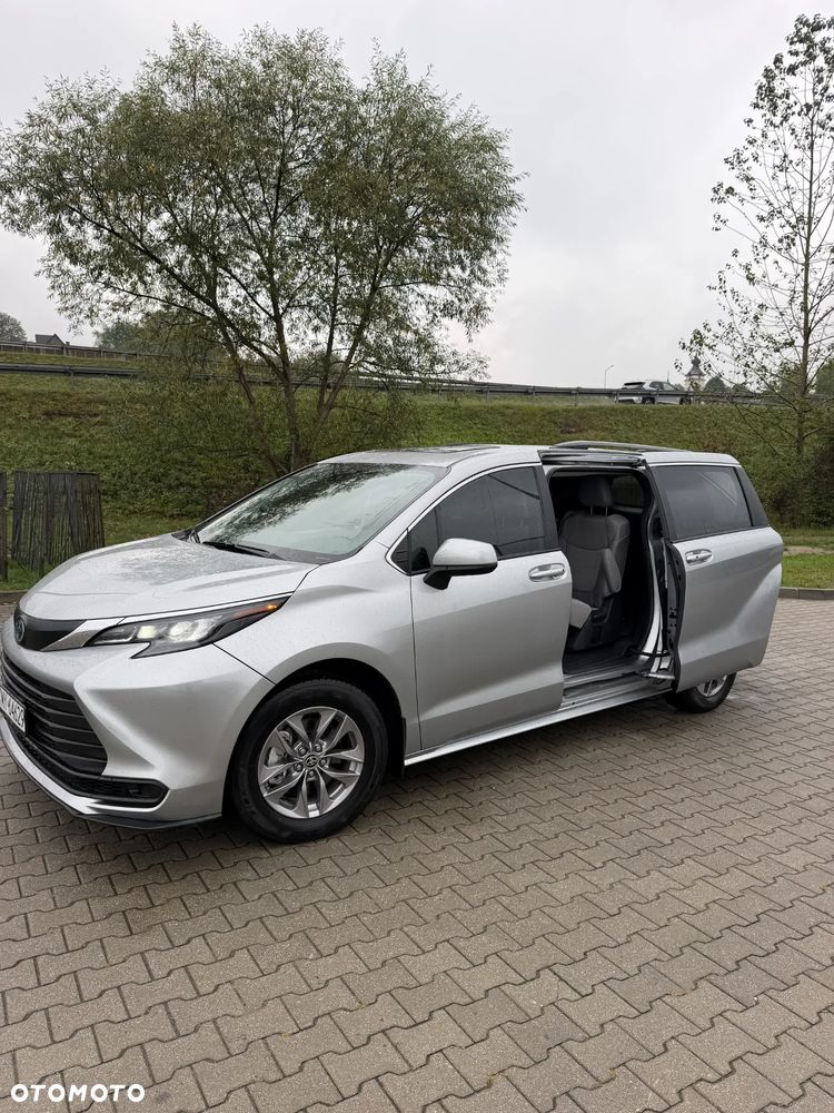 Toyota Sienna - 12