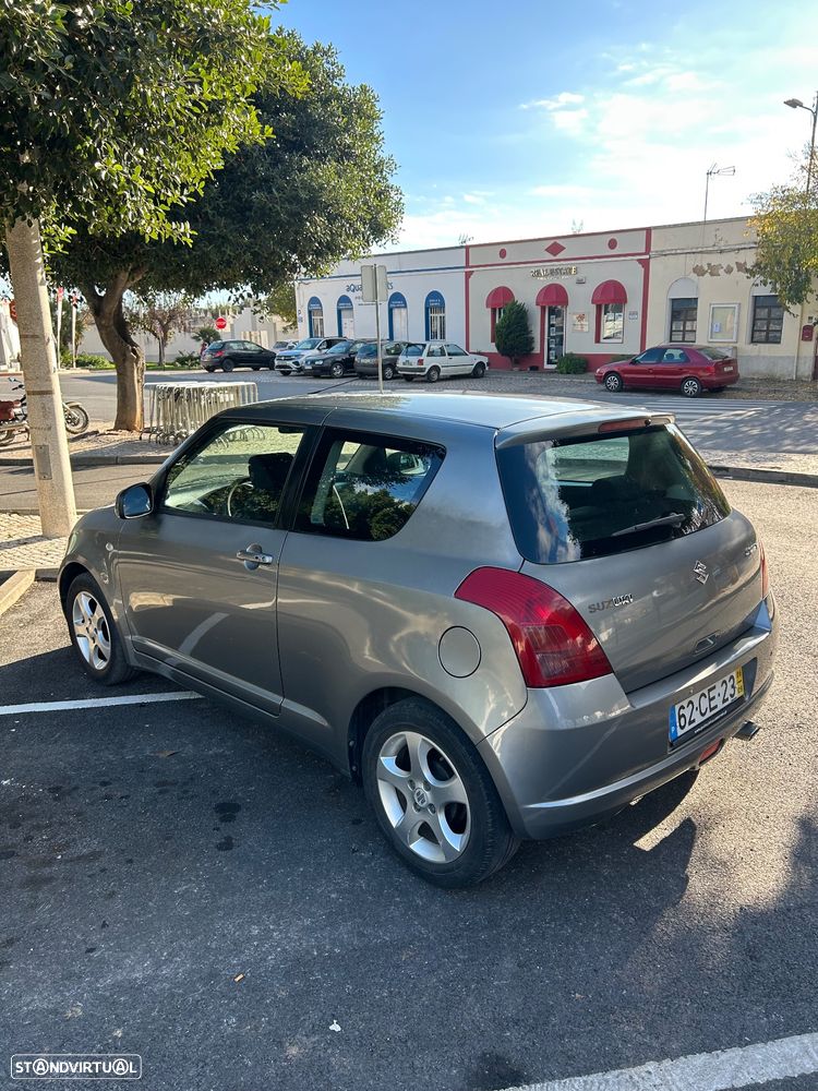 Suzuki Swift 1.3 16V GLX - 3