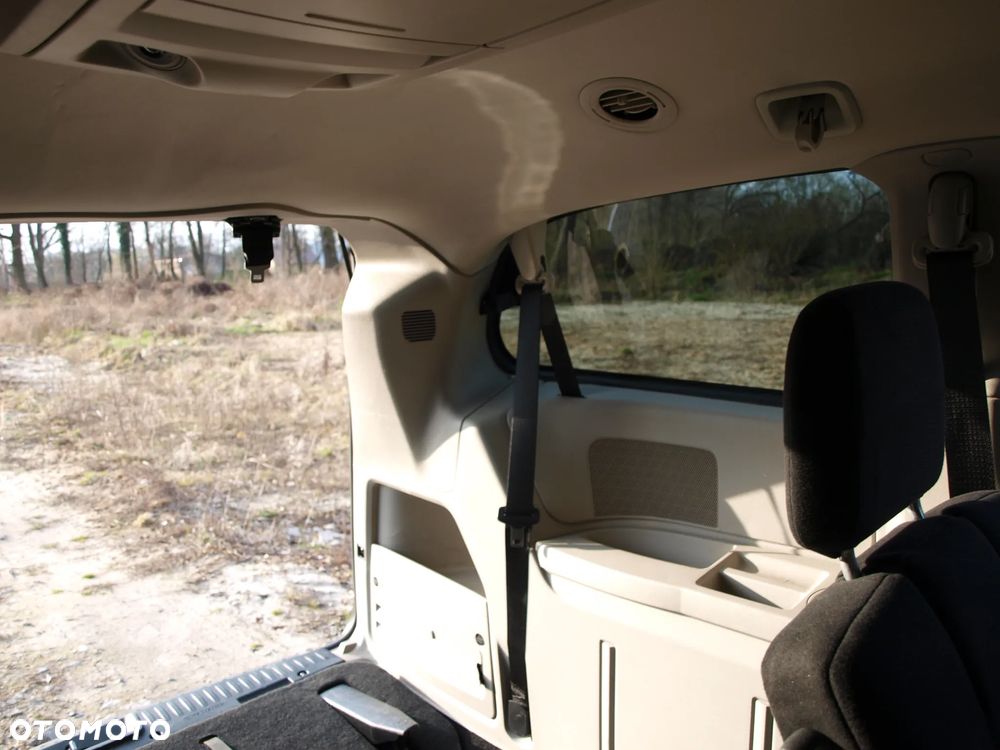 Chrysler Town & Country - 23