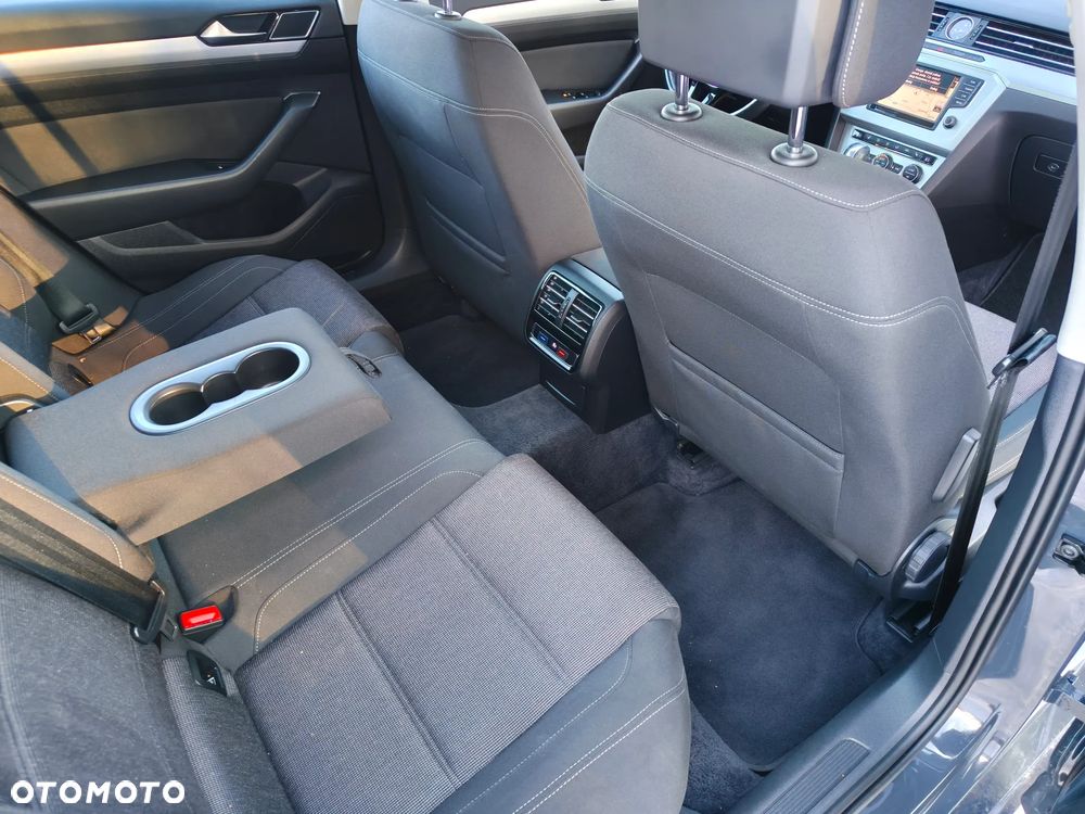 Volkswagen Passat 2.0 TDI SCR DSG Comfortline - 14
