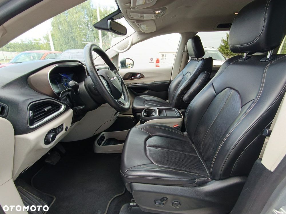 Chrysler Pacifica - 10