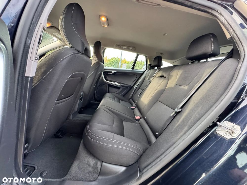 Volvo V60 D4 Geartronic Momentum - 23