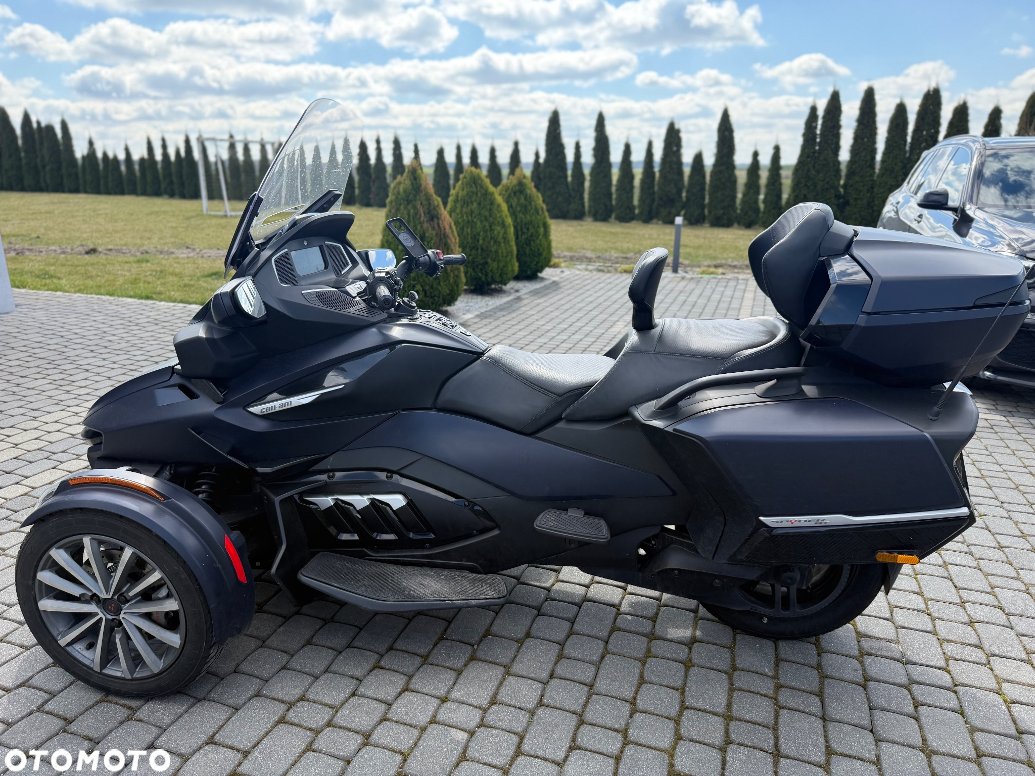 Can-Am Spyder - 10
