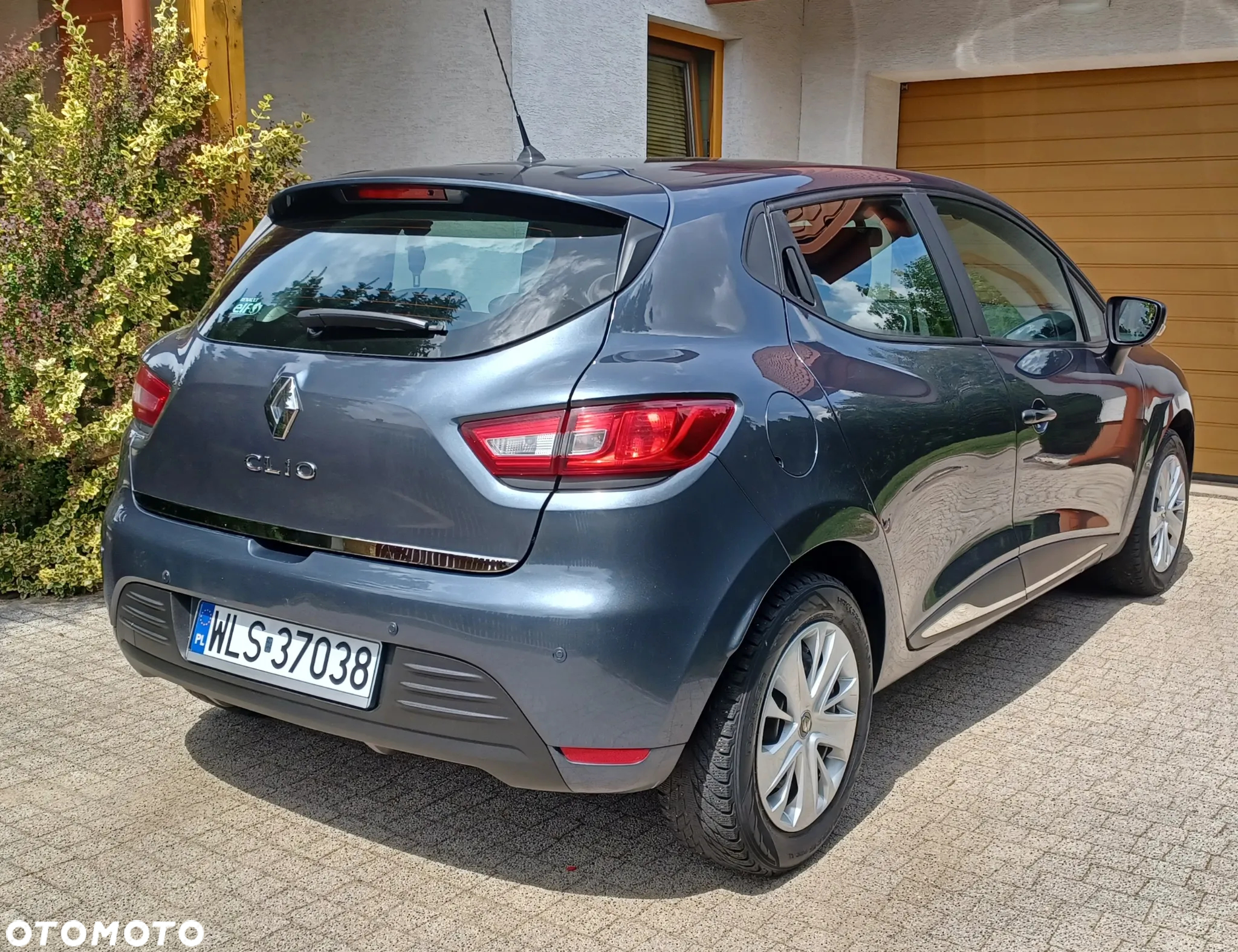 Renault Clio 1.2 16V 75 Life - 24