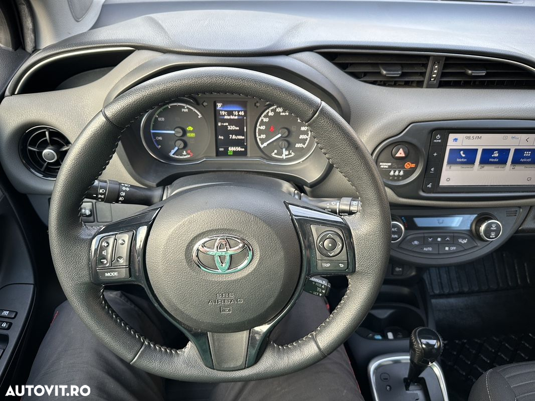 Toyota Yaris 1.5 VVT-i HSD Bi-Tone B&B (Albastru&Negru) - 8
