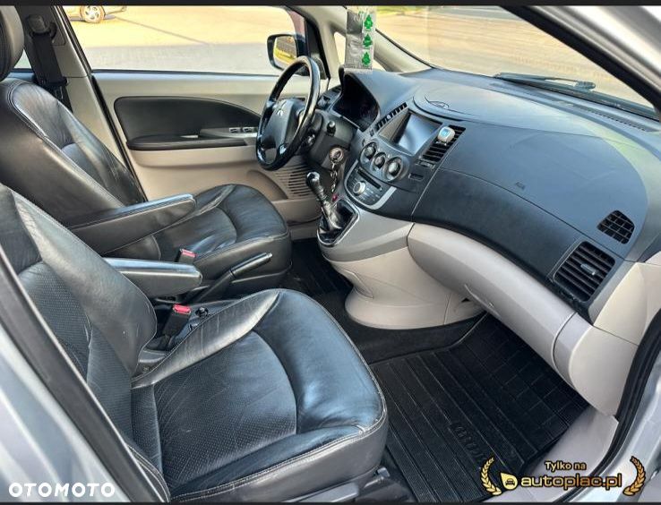Mitsubishi Grandis - 10