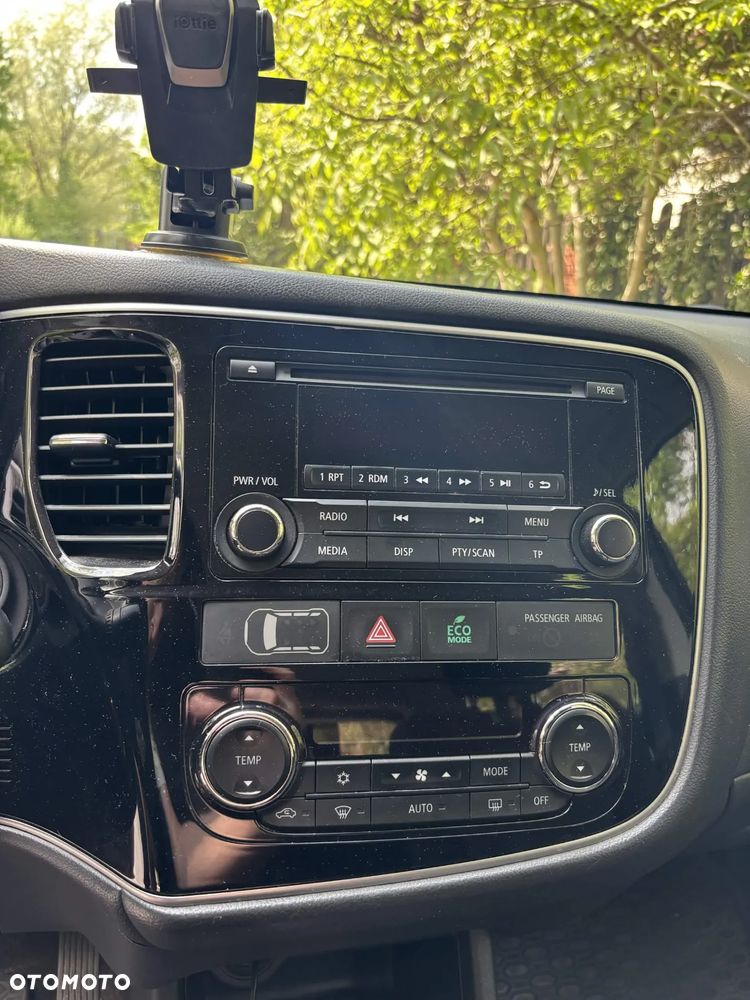Mitsubishi Outlander 2.0 Invite + 2WD - 9