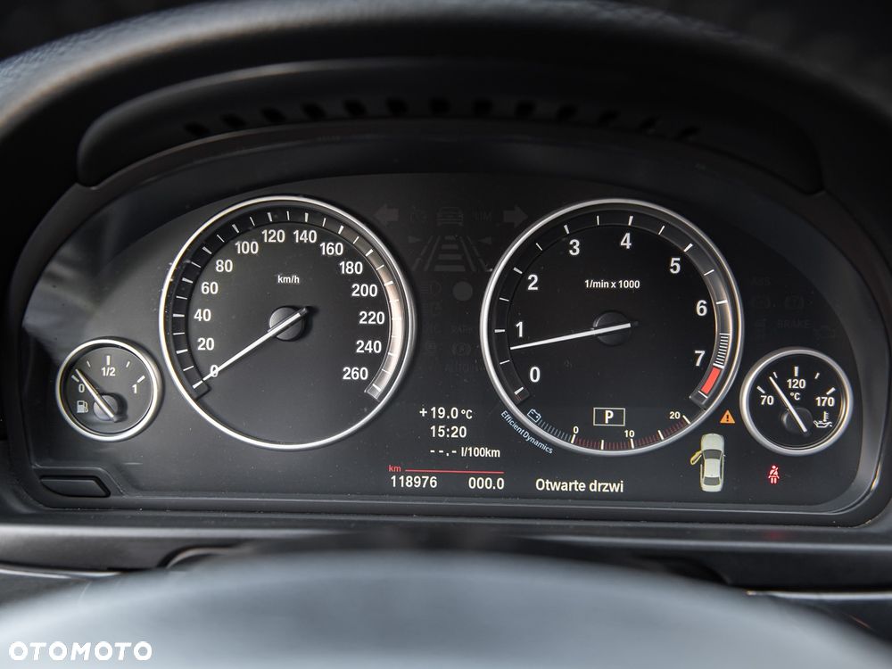 BMW Seria 5 528i xDrive Sport-Aut Luxury Line - 14