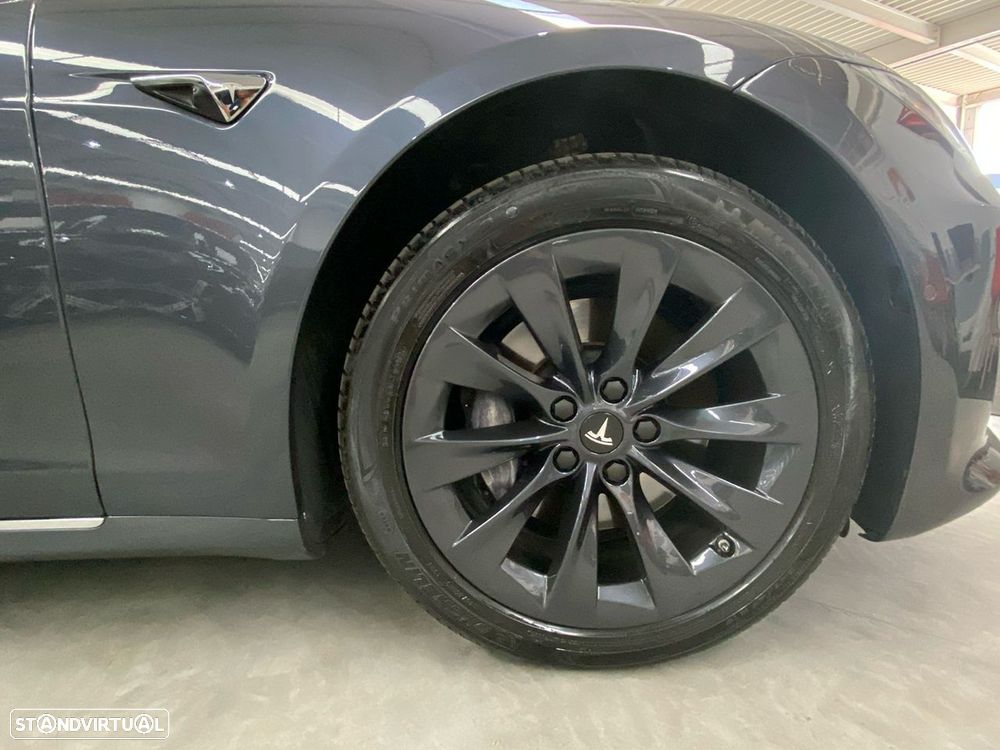 Tesla Model S - 21