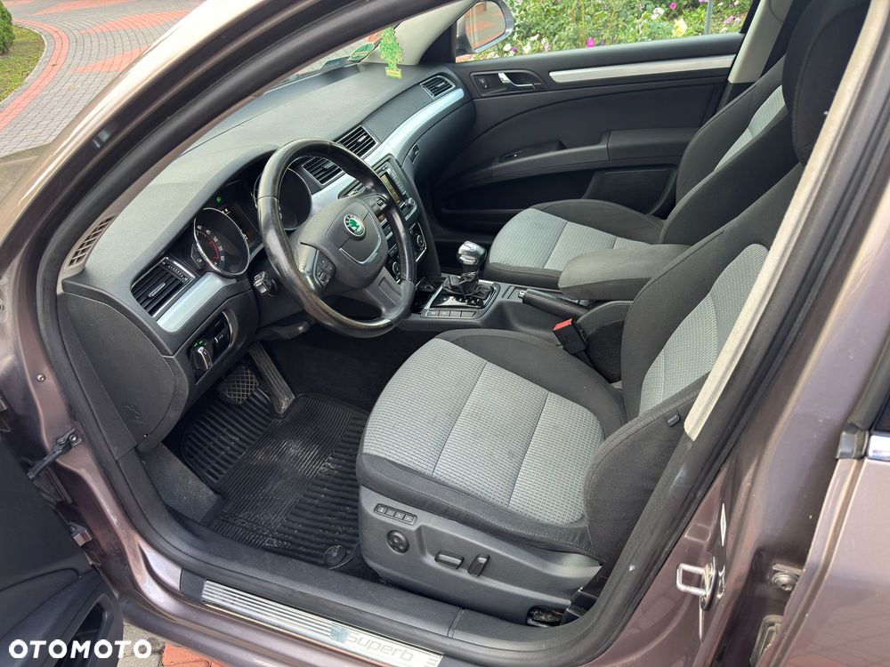 Skoda Superb 2.0 TDI Ambition DSG - 9