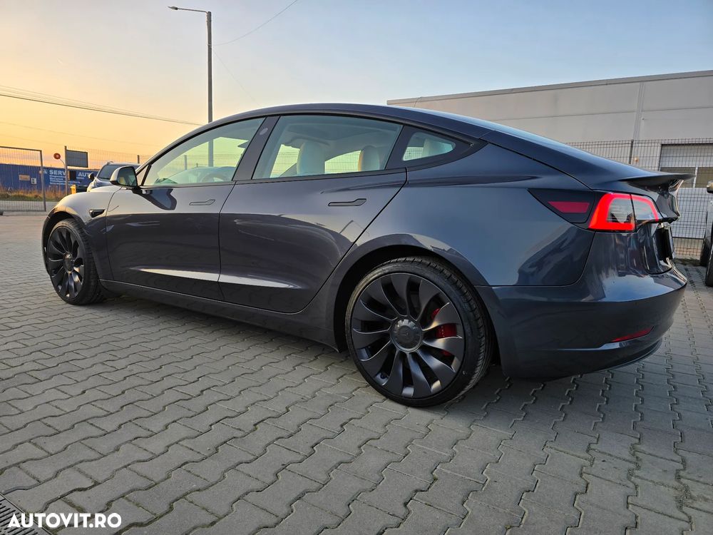 Tesla Model 3 Performance - 3