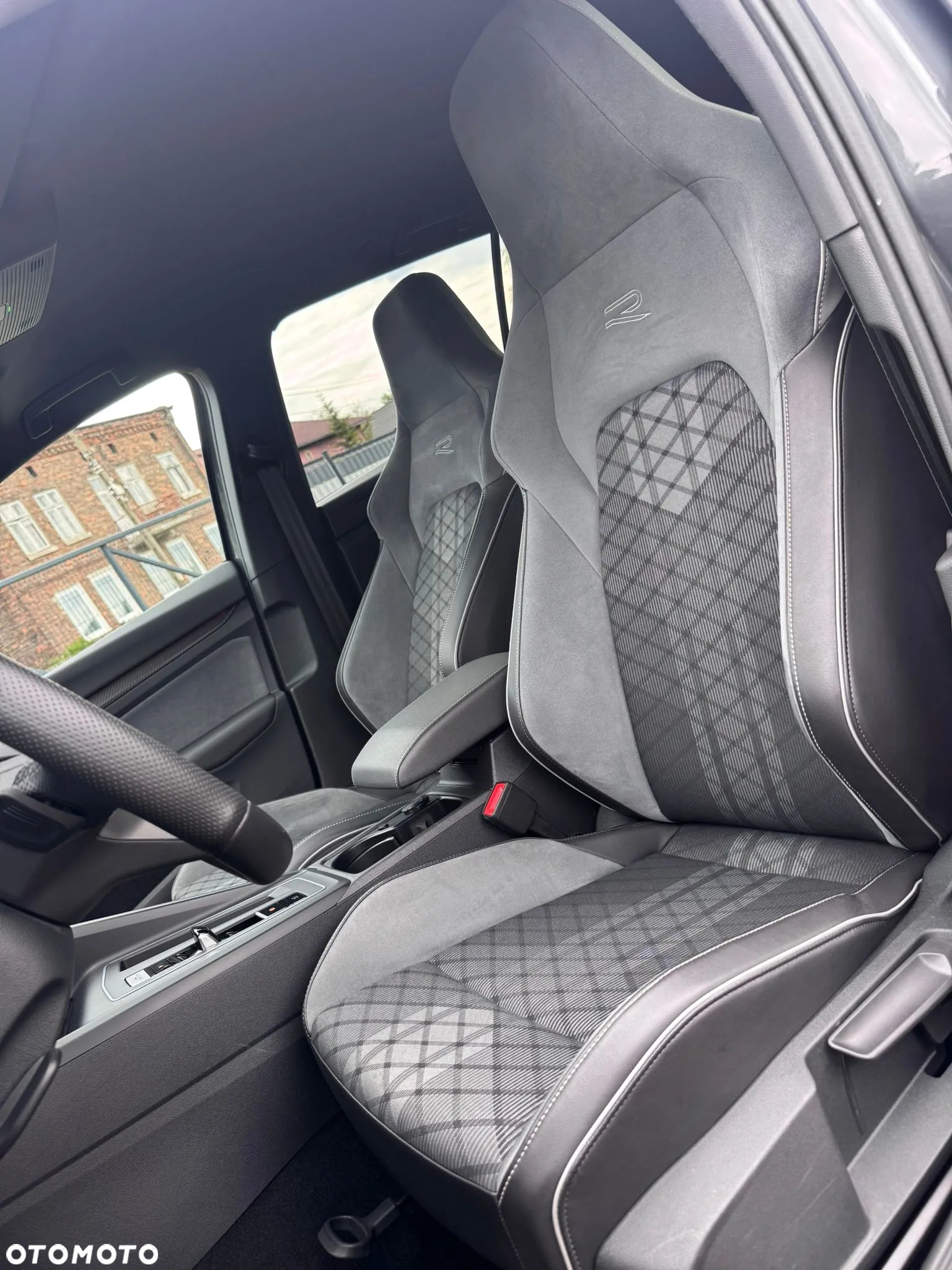 Volkswagen Golf VIII 2.0 TDI R-Line DSG - 12
