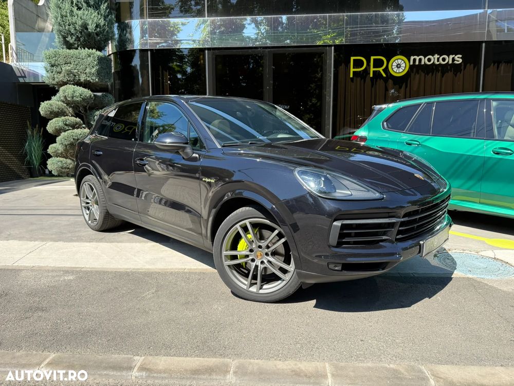 Porsche Cayenne - 1