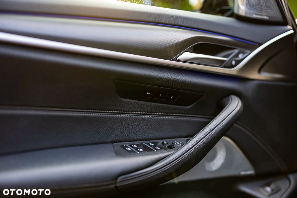 BMW Seria 5 520d M Sport sport - 9