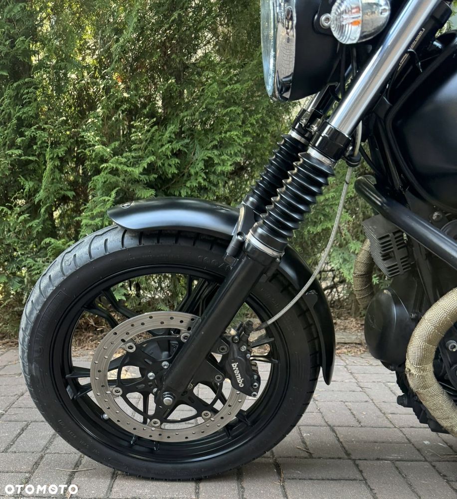 Moto Guzzi V7 - 12