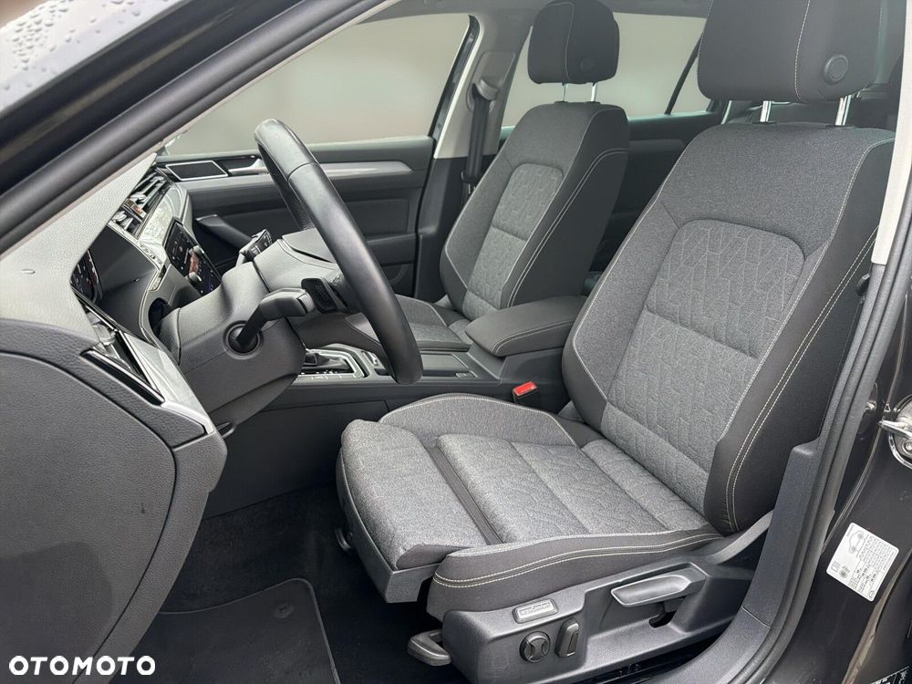 Volkswagen Passat - 11