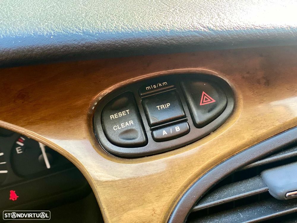 Jaguar S-Type 3.0 V6 Executive Auto. - 25