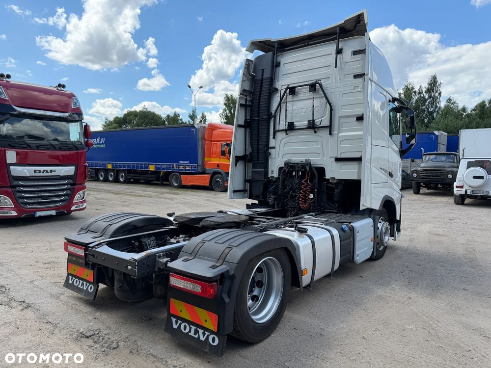 Volvo FH 500 XL LOW DECK MEGA / 535 181 KM / AUTOMAT / ORYGINALNY PRZEBIEG / BARDZO DOBRE OPONY / NAJWYŻSZA KABINA XL / 2 ZBIORNIKI PALIWOWE / CAŁE NA PODUSZCE / 2017 ROK !! - 6