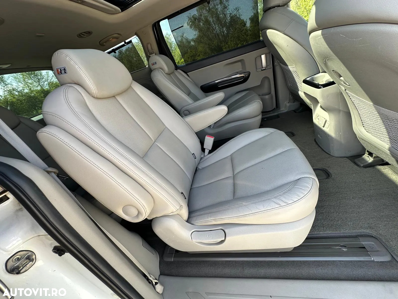 Kia Carnival - 18