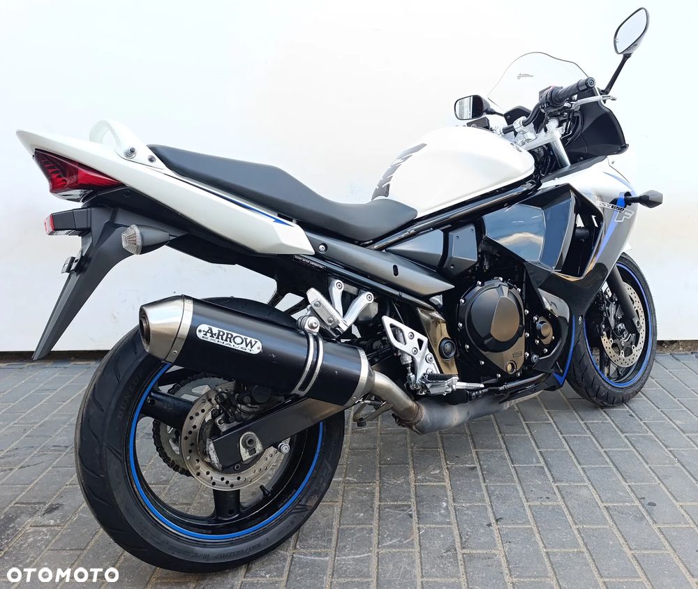 Suzuki GSX - 6