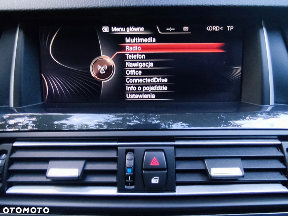 BMW Seria 5 528i xDrive - 28