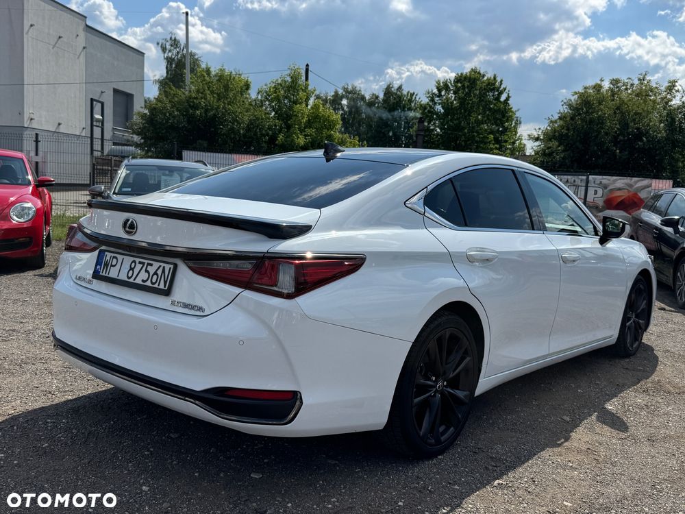 Lexus ES 300h F Sport - 30