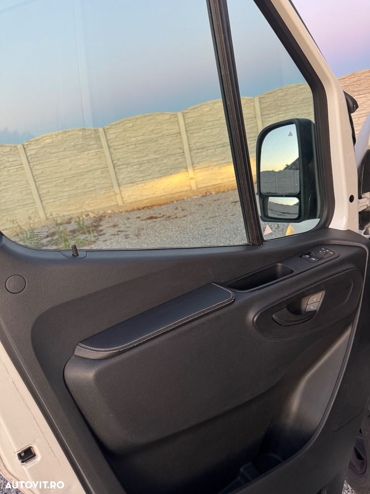 Mercedes-Benz Sprinter - 23