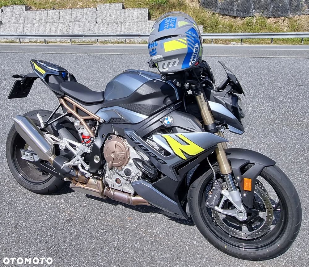 BMW S - 1