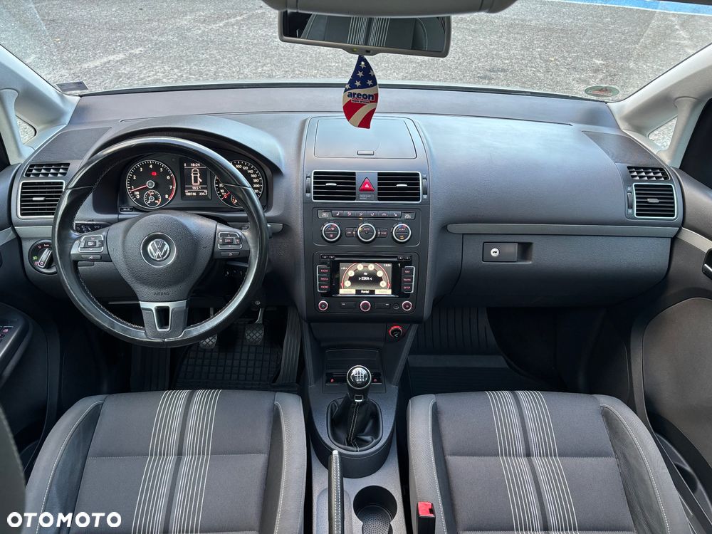 Volkswagen Touran - 14