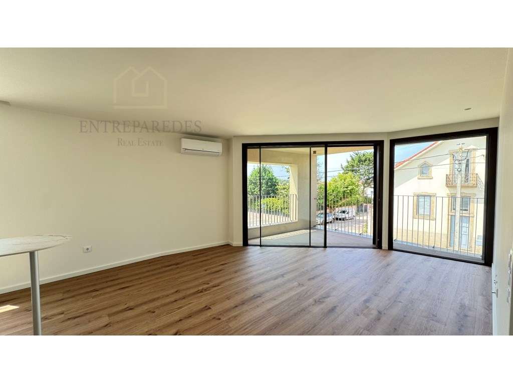 Apartamento T1 Novo com varanda, estacionamento e arrumo para compr... - Grande imagem: 5/36