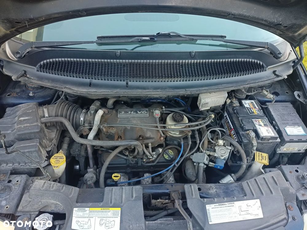 Chrysler Town & Country 3.3L LX - 19