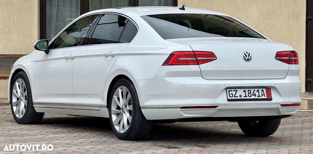 Volkswagen Passat 2.0 TDI (BlueMotion Technology) Highline - 22