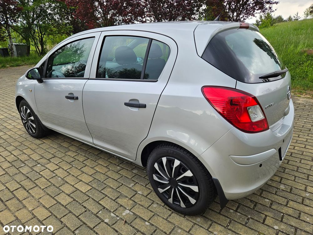 Opel Corsa 1.2 16V Essentia - 11