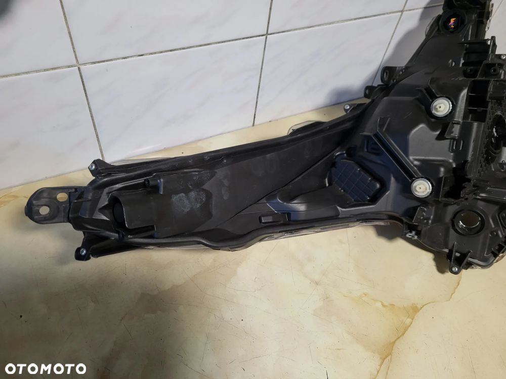 Toyota Prius 4 przed lift lewa - 3