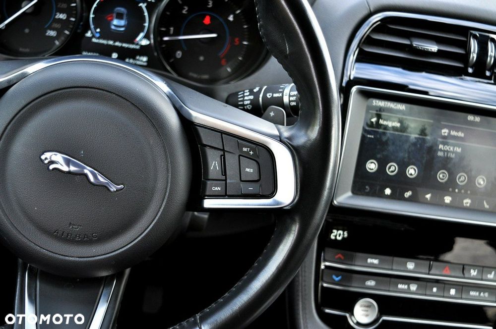 Jaguar F-Pace 20d Portfolio - 16