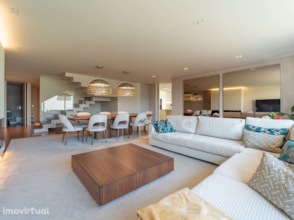 Moradia T4+1 com Piscina e Jardim, em Valadares - Grande imagem: 2/15