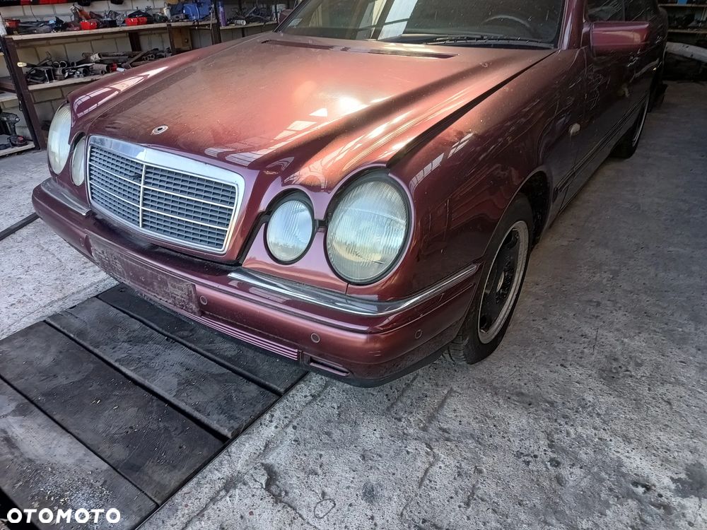 Klapa maska zderzak chłodnica Mercedes W210 e klasa - 17