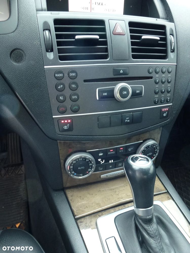 Mercedes-Benz Klasa C 180 CGI Automatik BlueEFFICIENCY Avantgarde - 12
